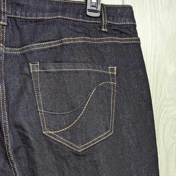 Lane Bryant Mid-Rise Boot Jeans Women's 20 Dark Wash - Picture 5 of 12